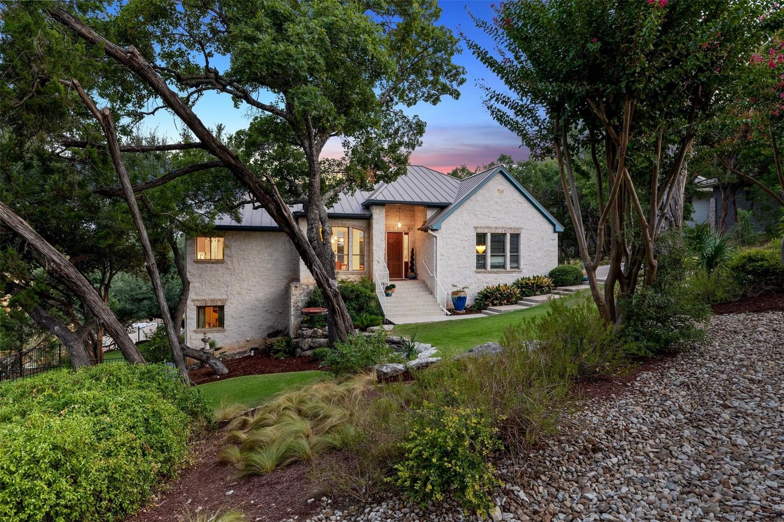 106 Nakoma DR - Photo 1
