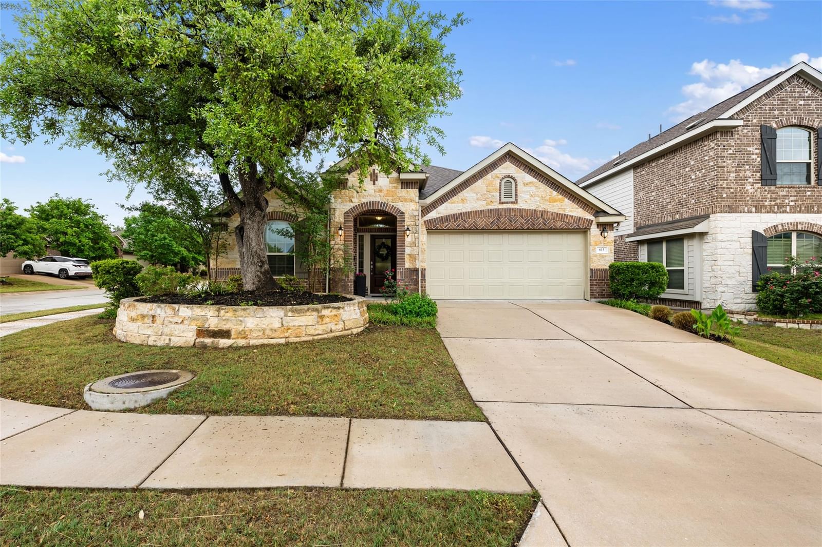 615 Linares LN - Photo 1