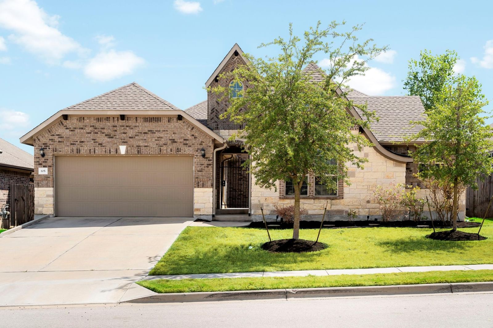 105 W Highfield ST - Photo 1