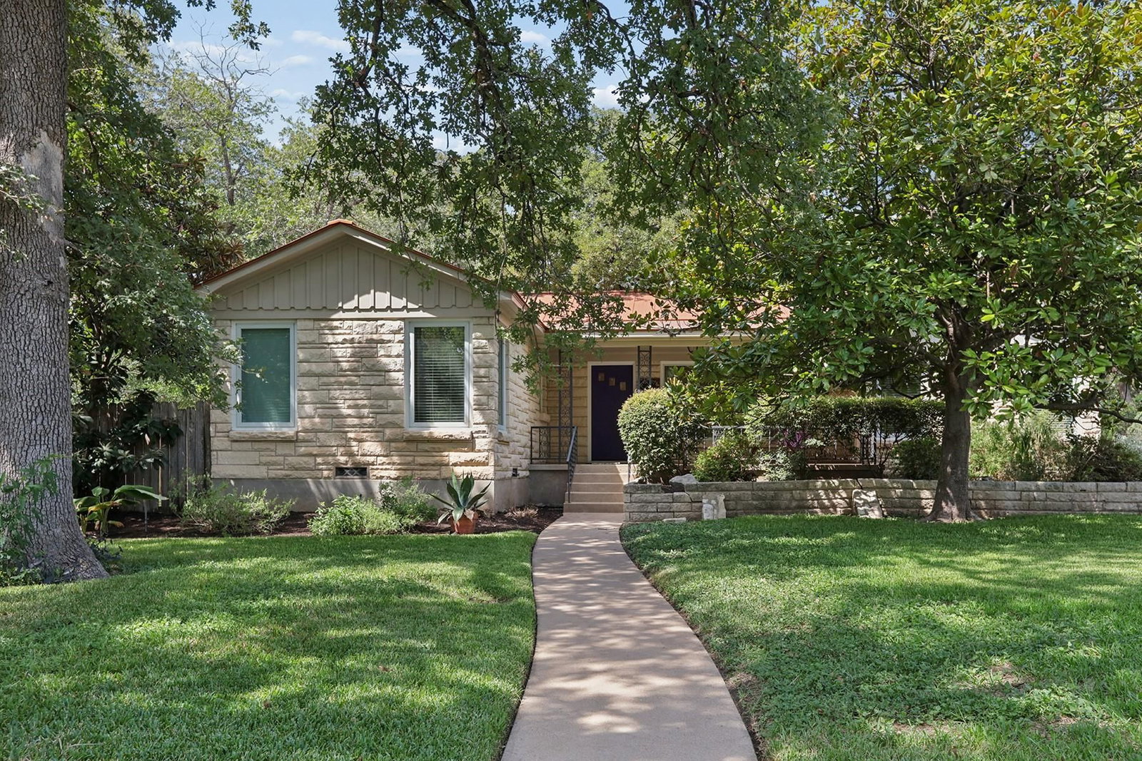 4204 Wildwood RD - Photo 1