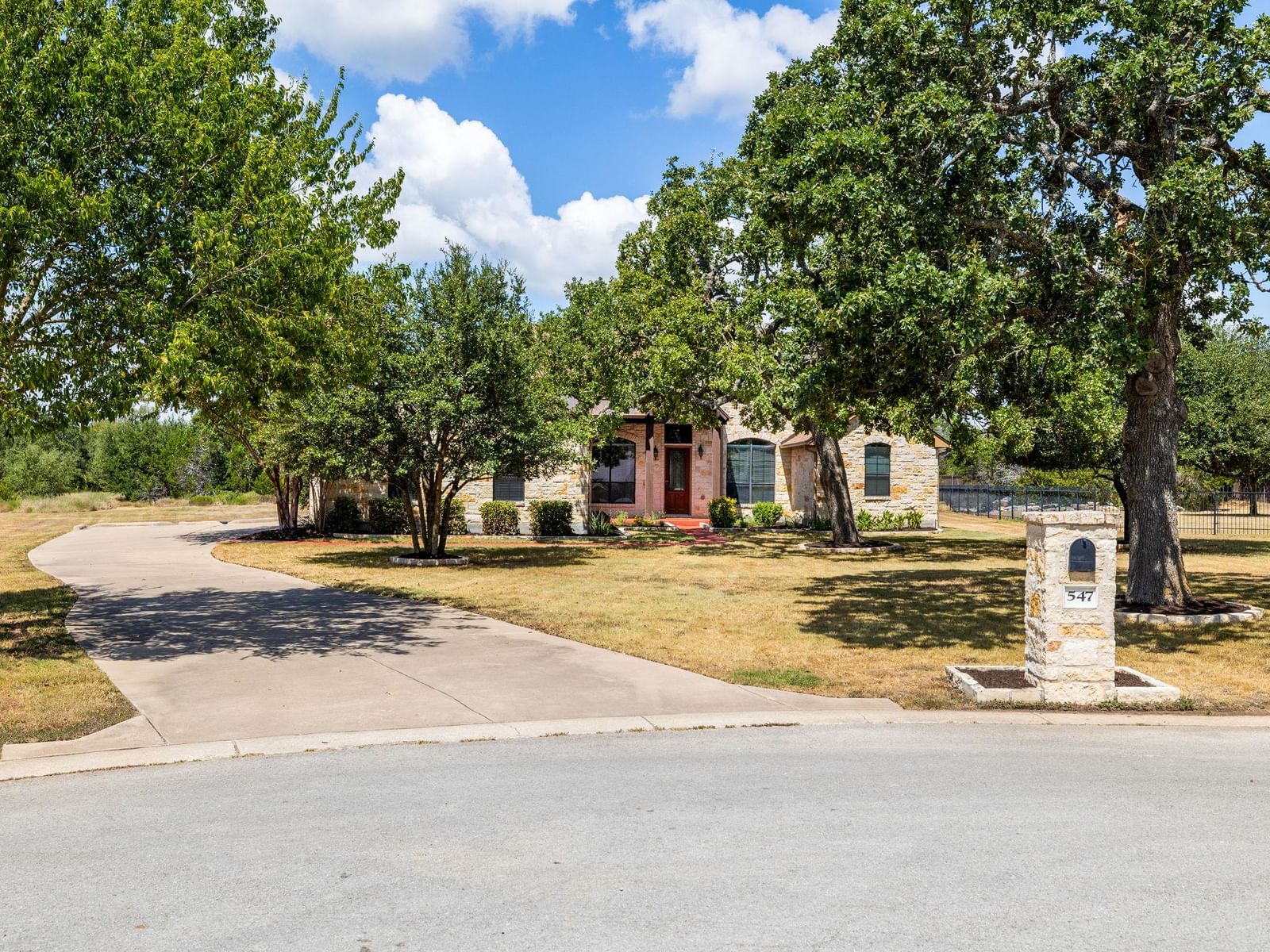 547 Shelf Rock RD - Photo 1