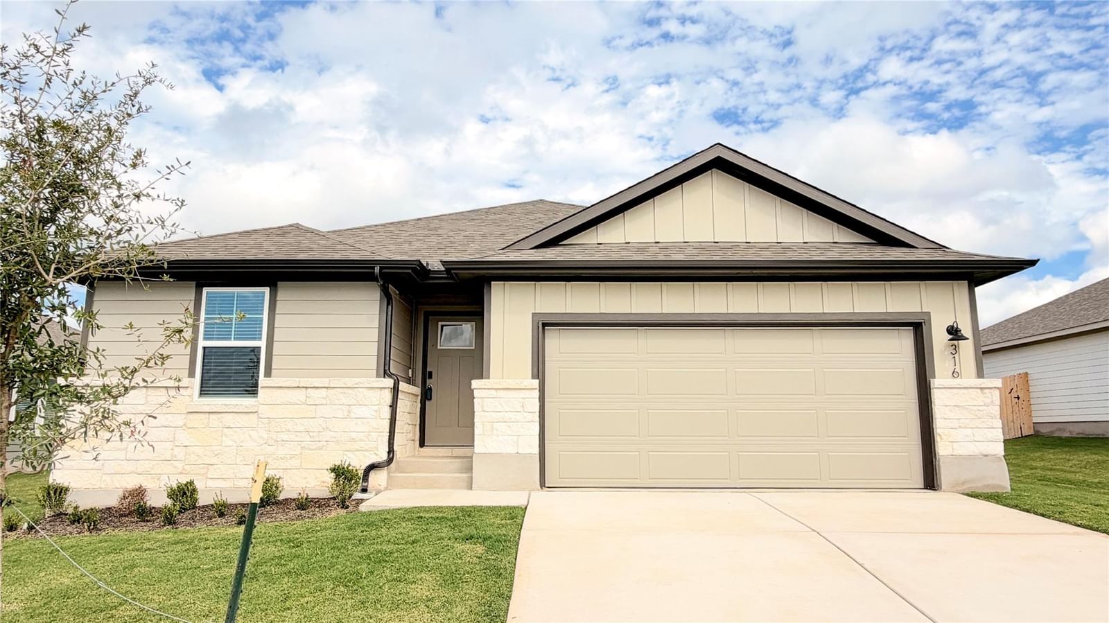 316 Wheel Horse RD - Photo 1