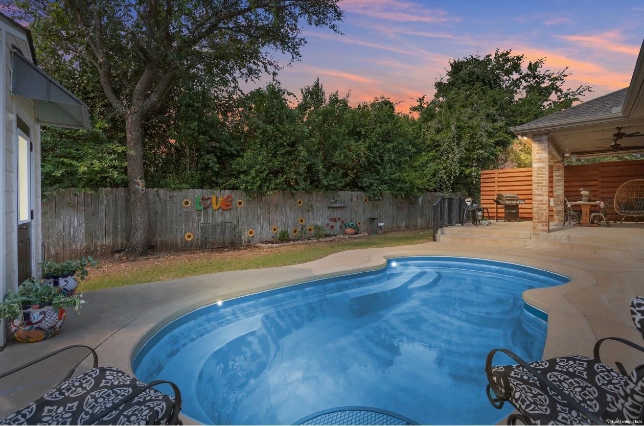 659 Northcliffe DR - Photo 1
