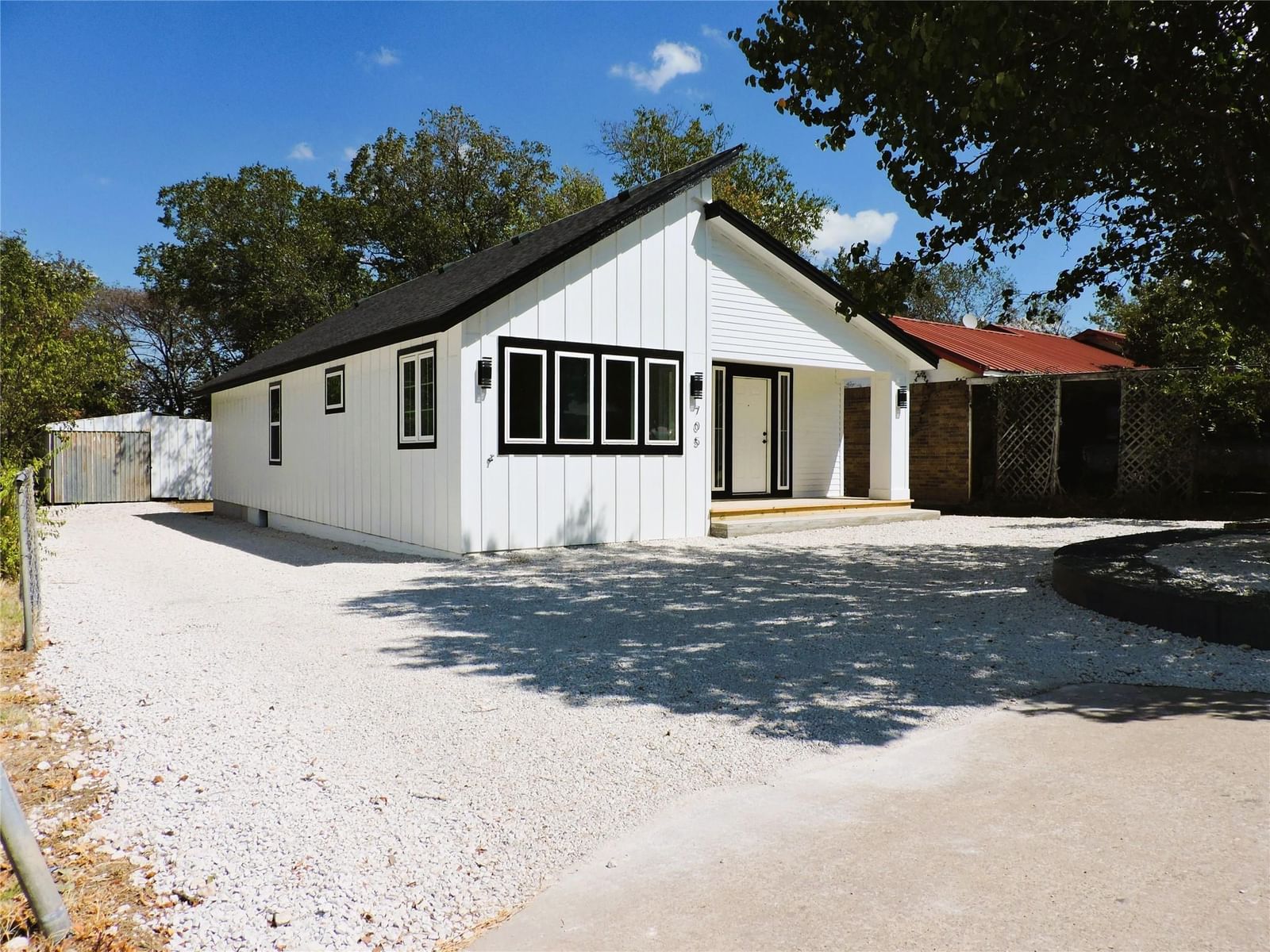 705 E Highway 82 - Photo 1