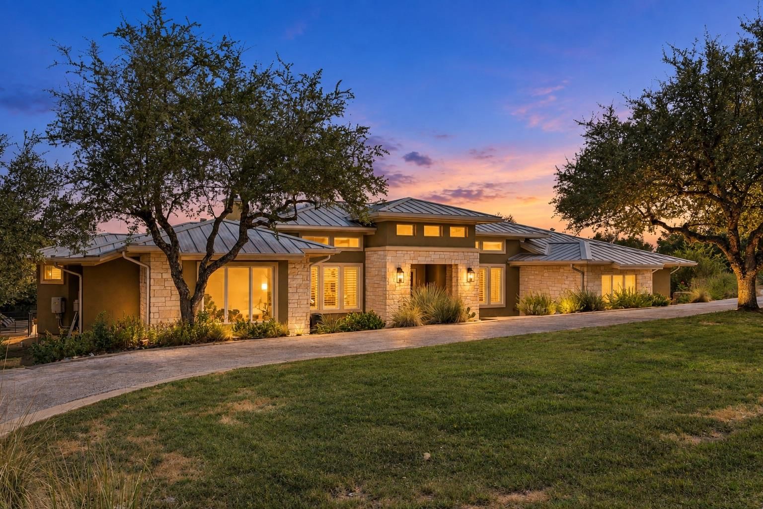 3801 Peak Lookout DR - Photo 1