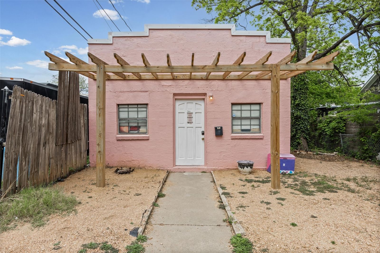 702 Zennia ST - Photo 1
