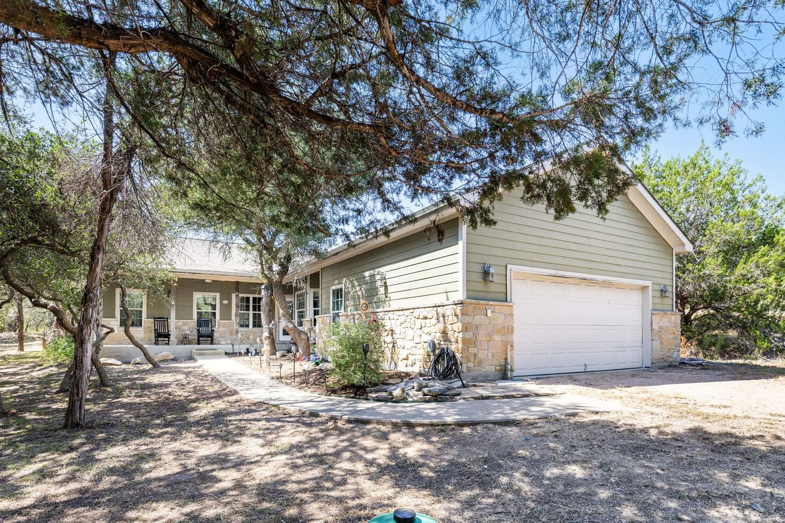 204 Deer Creek CIR - Photo 1