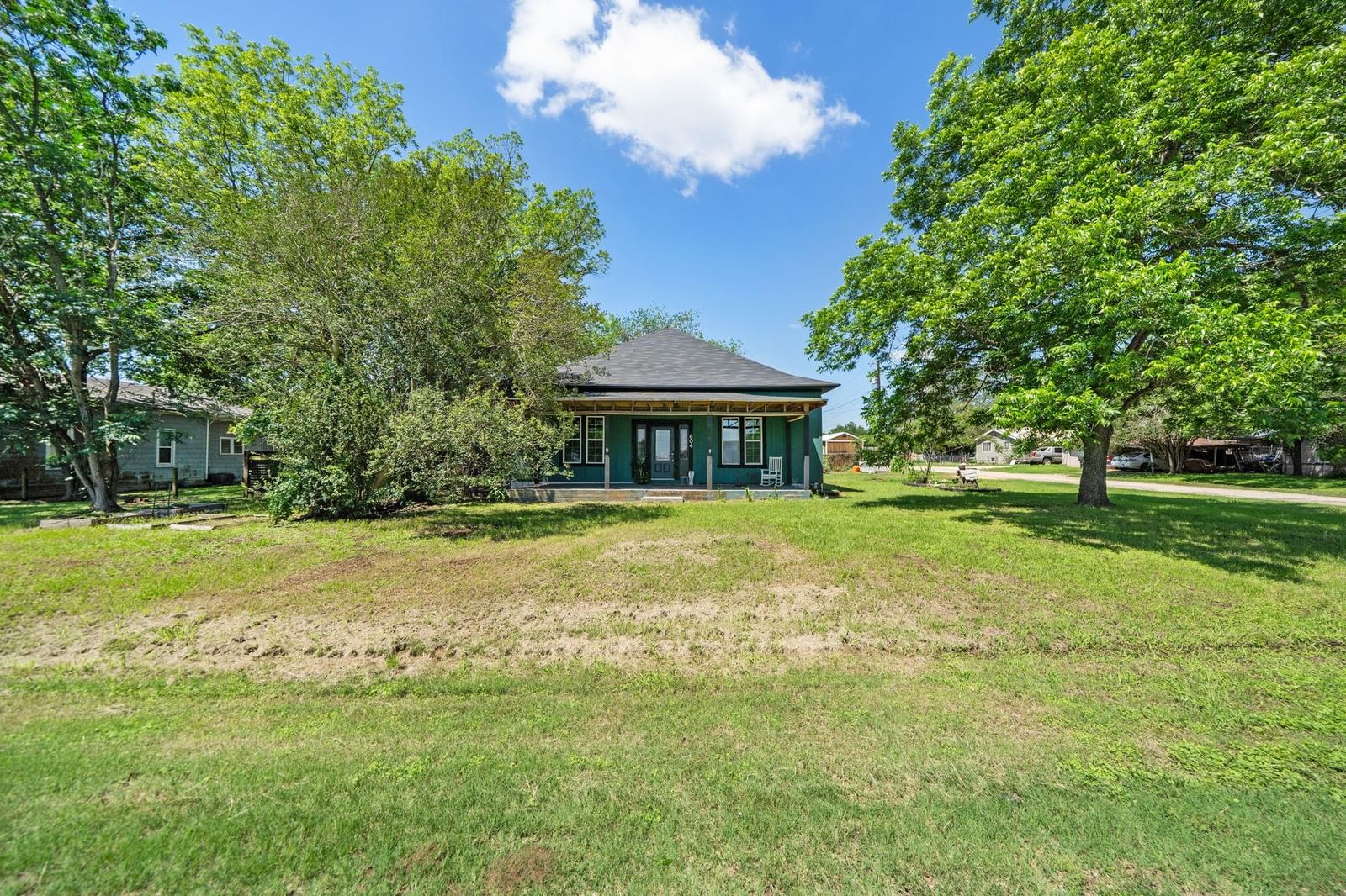 604 Avenue B - Photo 1