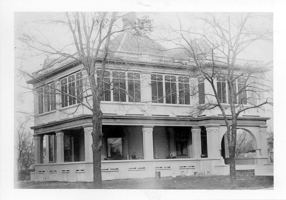 503 Talbot ST - Photo 1