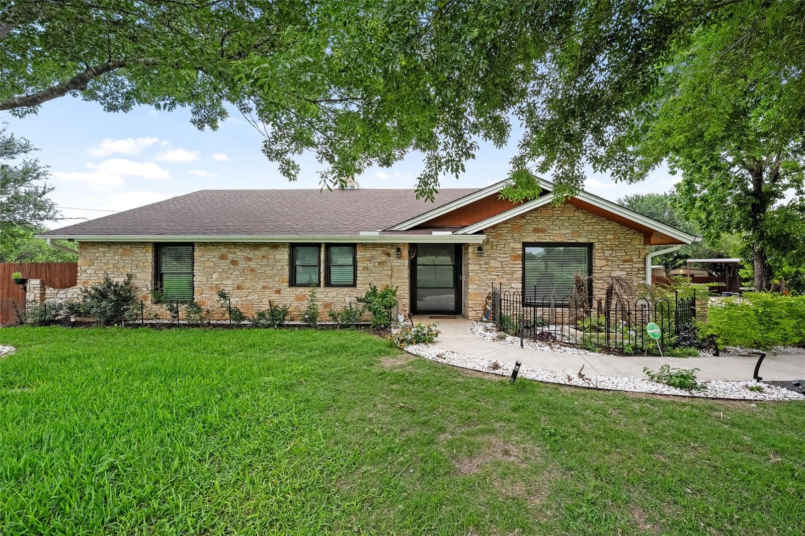 301 Oak Ridge RD - Photo 1