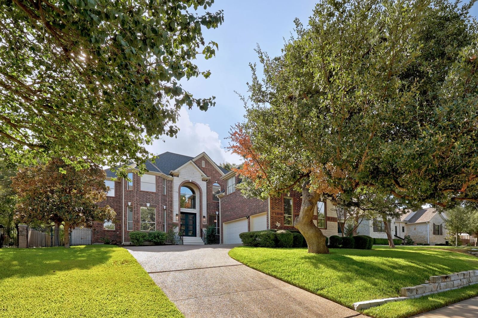 3205 Bay Hill LN - Photo 1