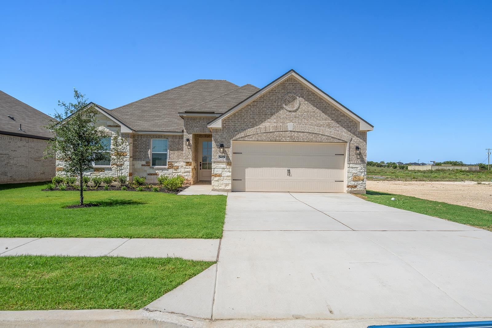513 W Luna Blue LN - Photo 1