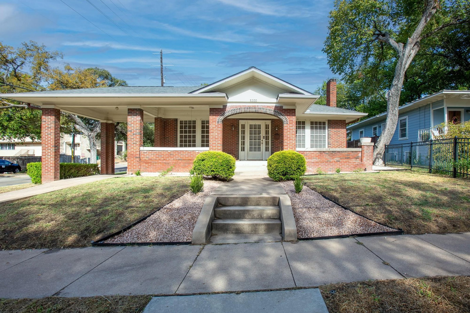 3200 Harris Park Ave - Photo 1