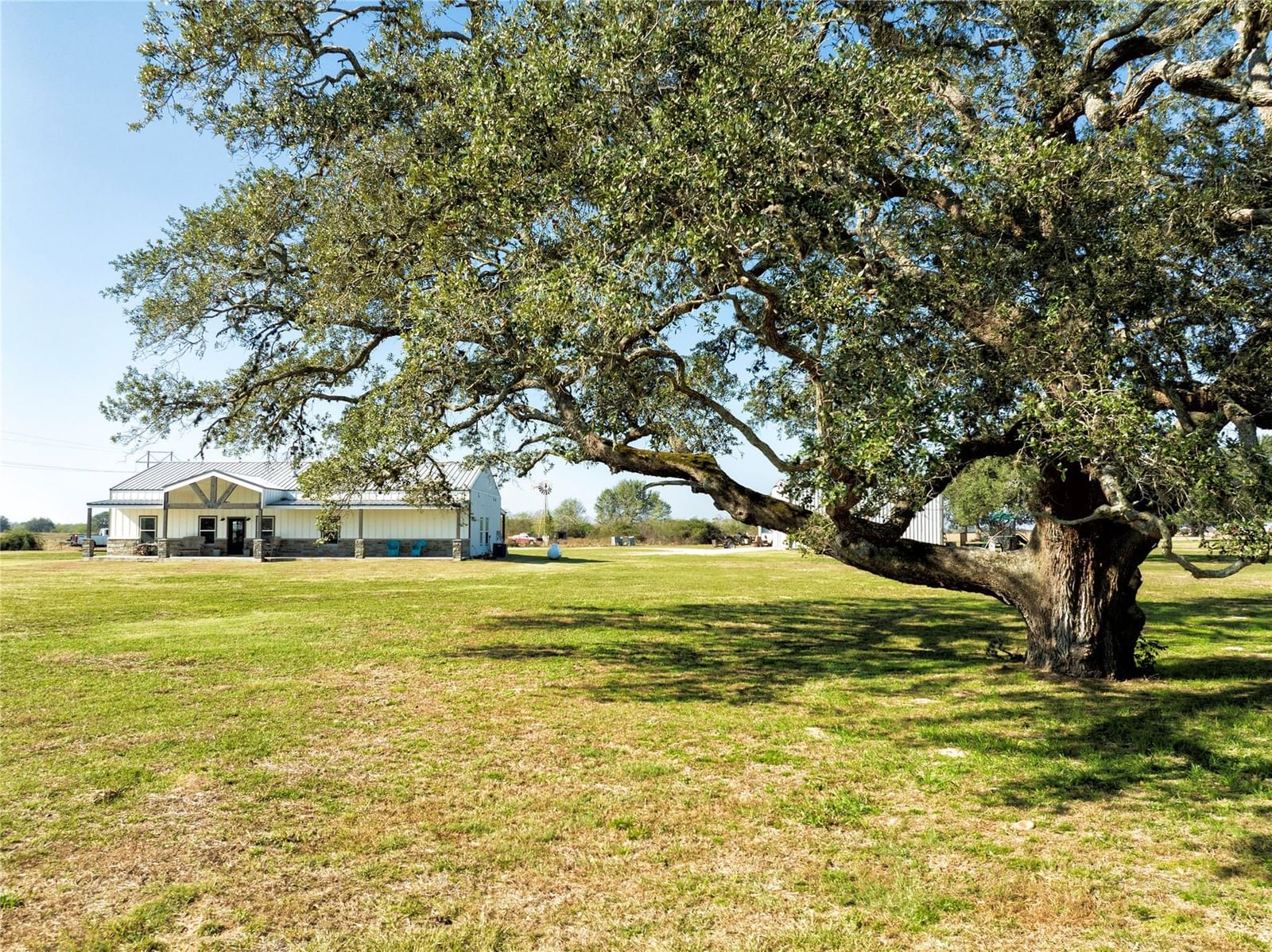 1100 Calhoun RD - Photo 1