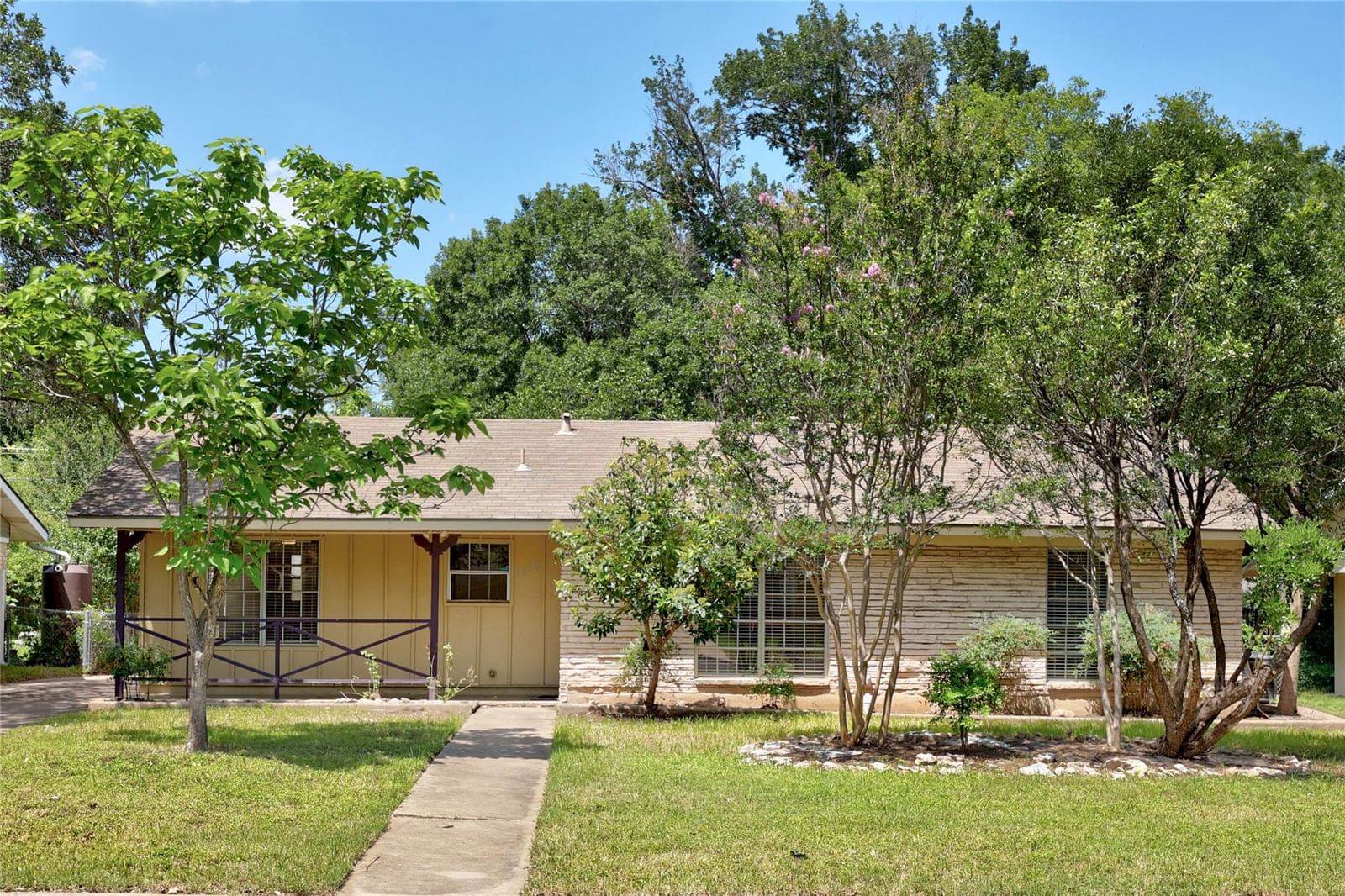 1614 Ashberry DR - Photo 1