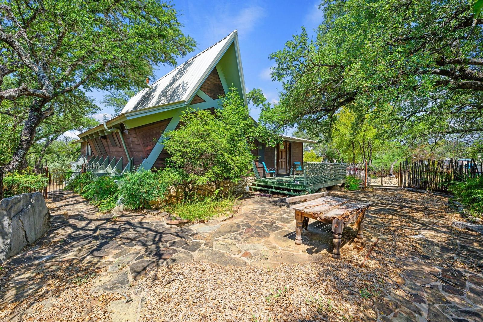 301 Yonder DR - Photo 1