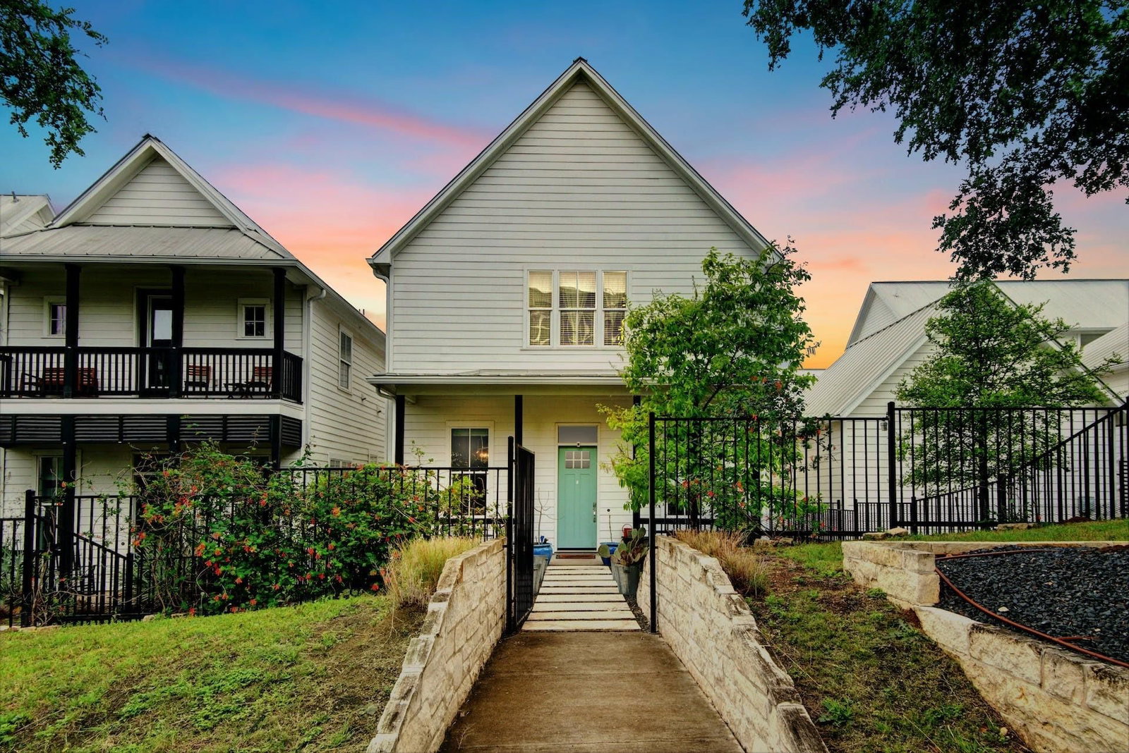4810 Springdale RD - Photo 1