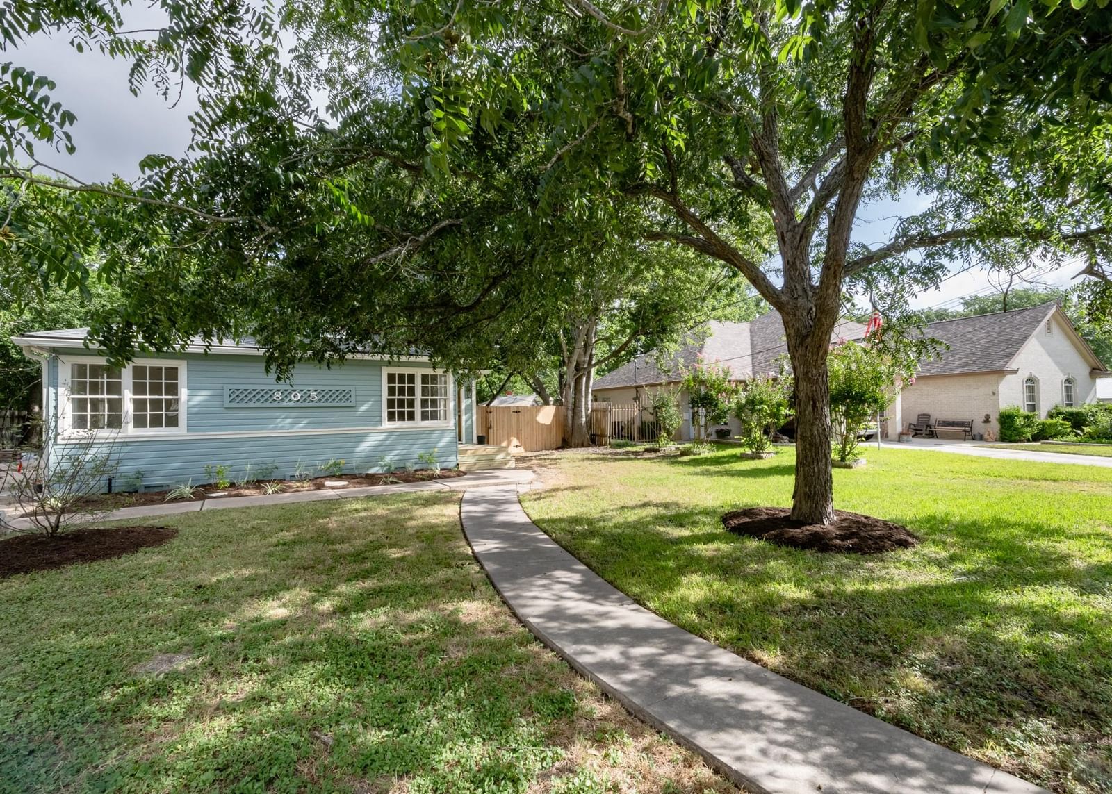 805 Maple ST - Photo 1