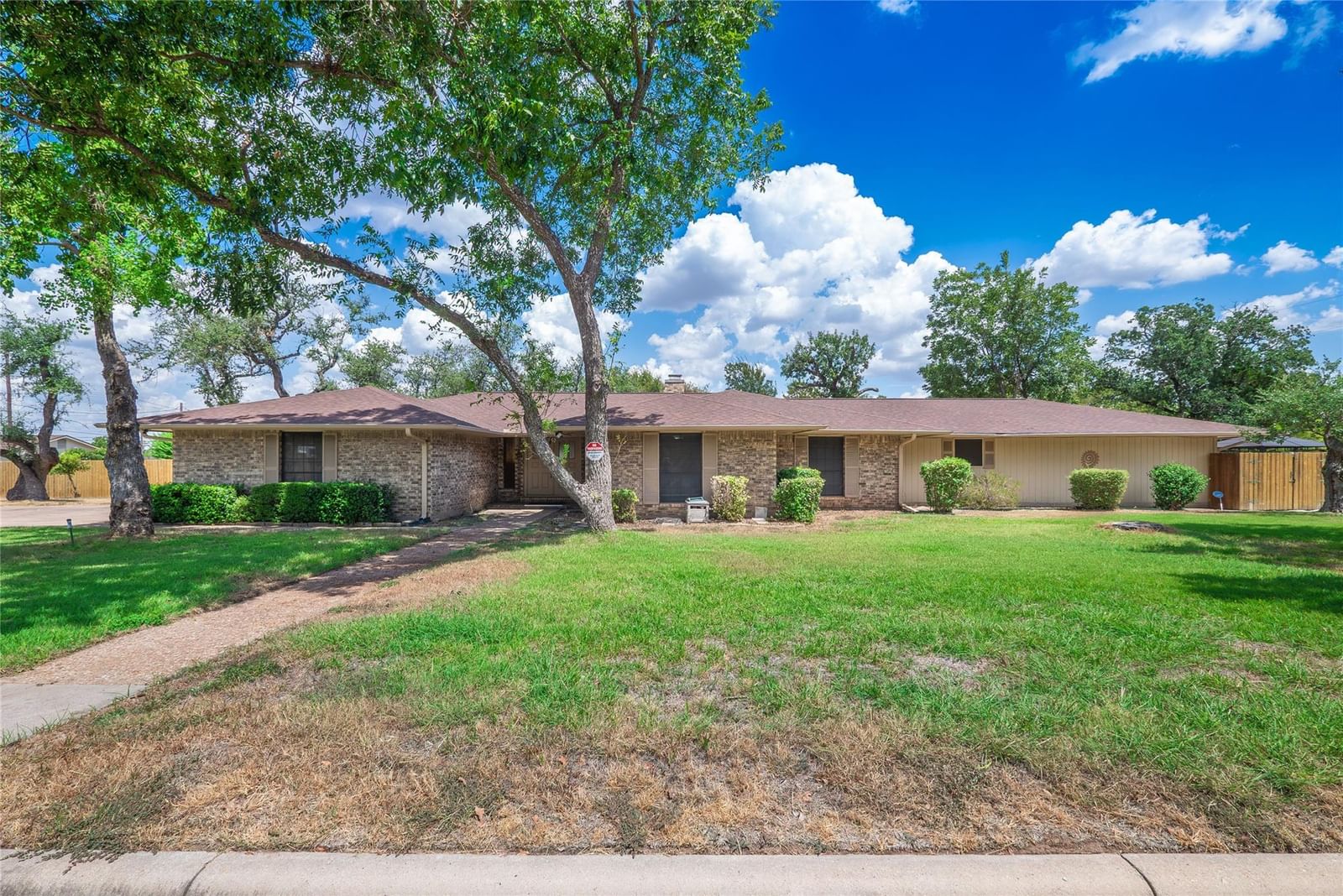 1702 Lone Oak DR - Photo 1