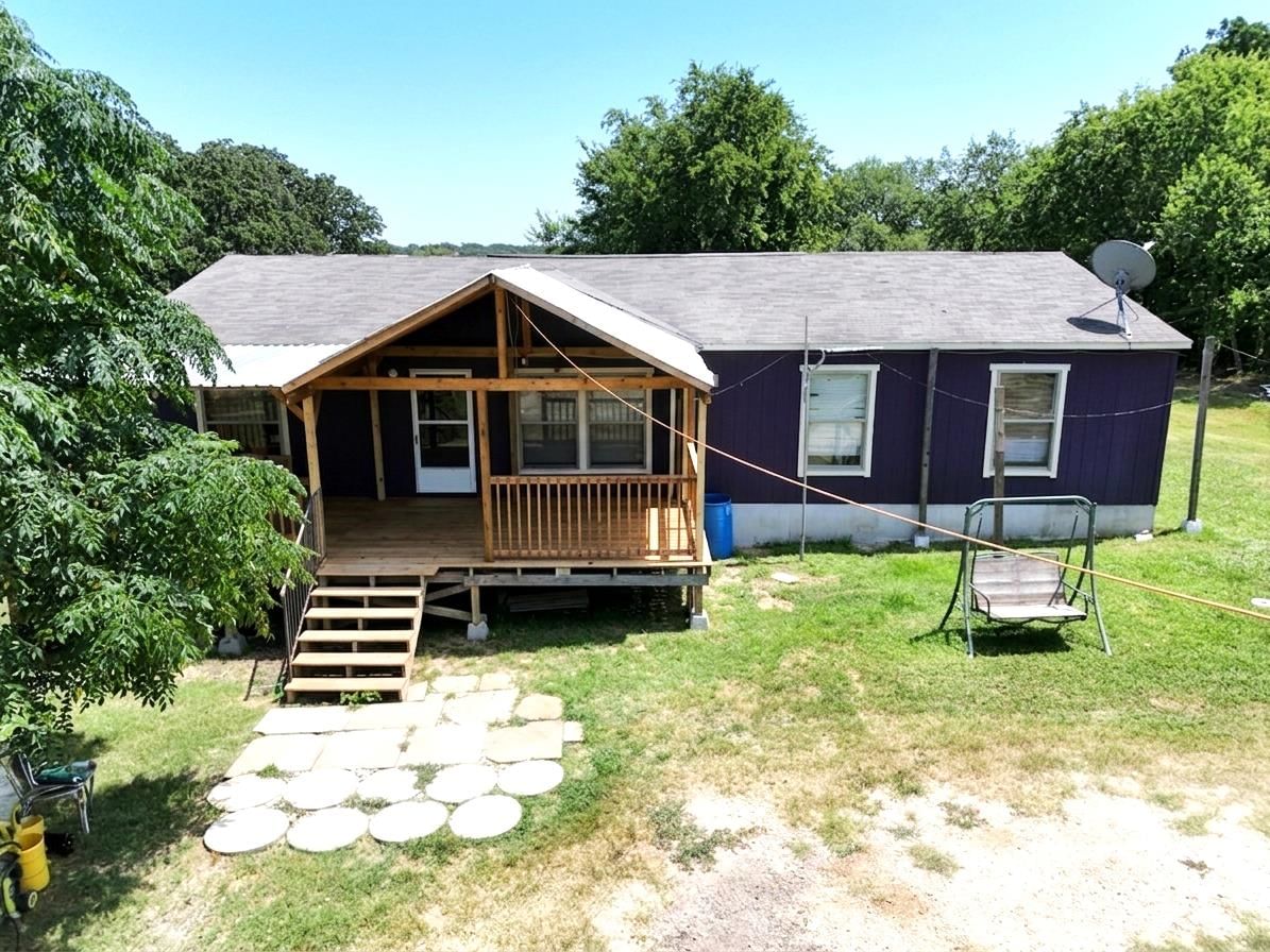 305 Thompson LN - Photo 1