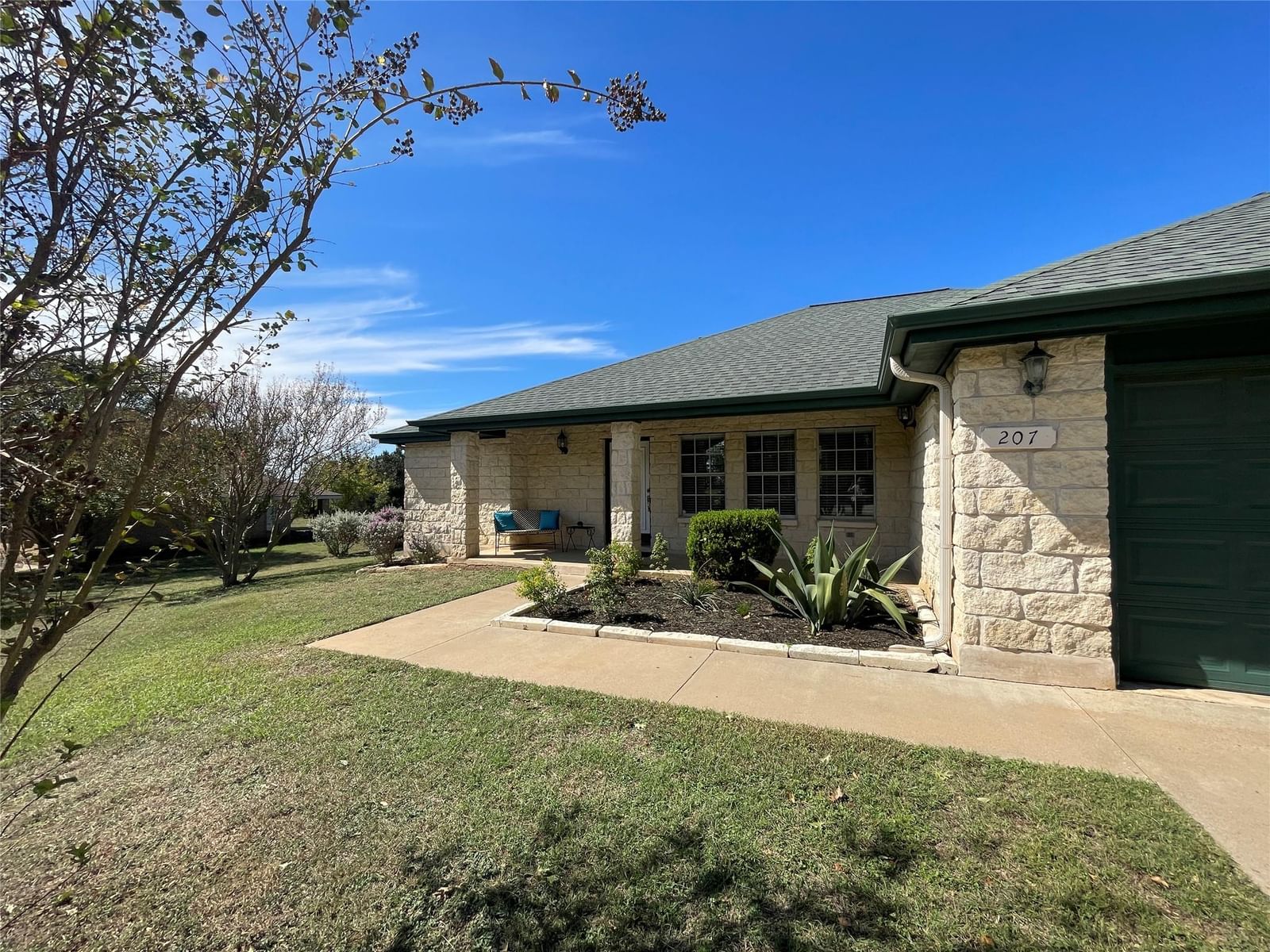 207 Meadow Oaks DR - Photo 1