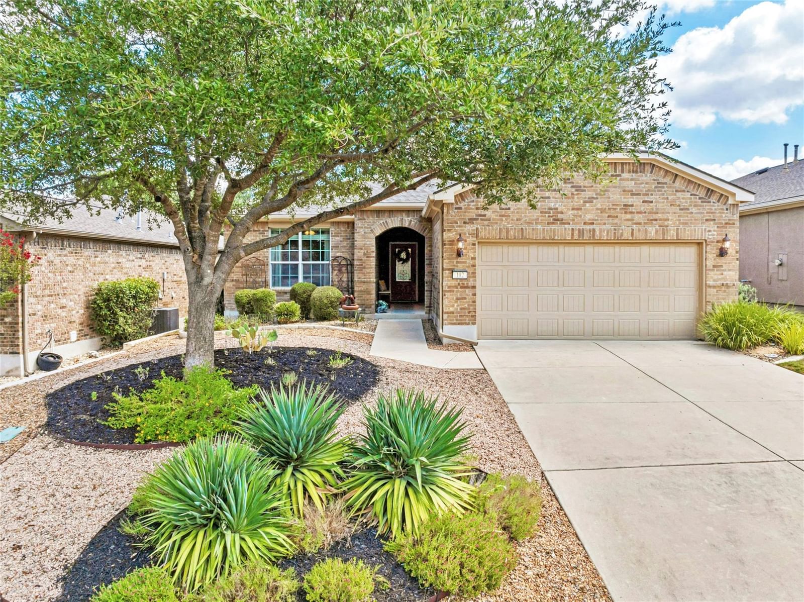 102 Trinity LN - Photo 1