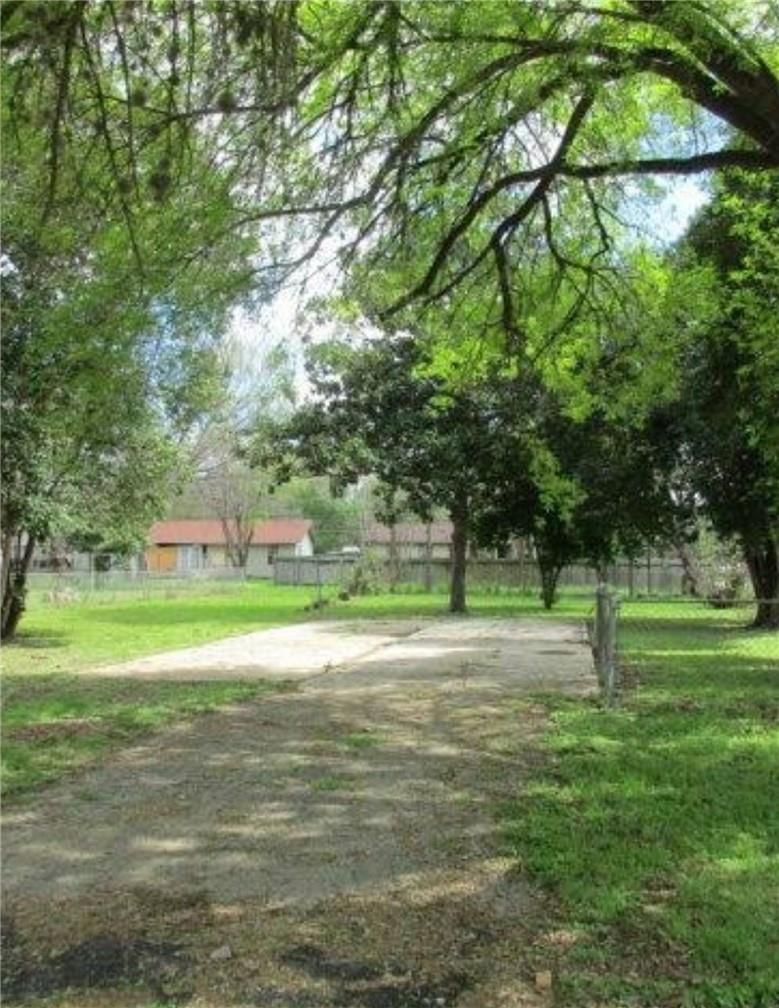 302 Linda DR - Photo 1