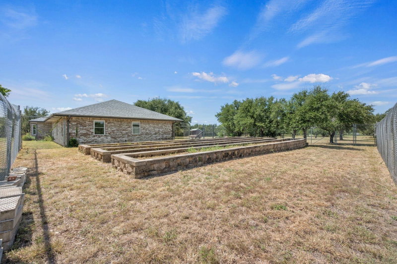 Property photo 33