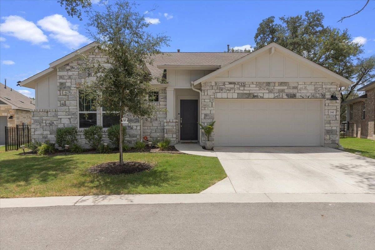 242 Reveille DR - Photo 1