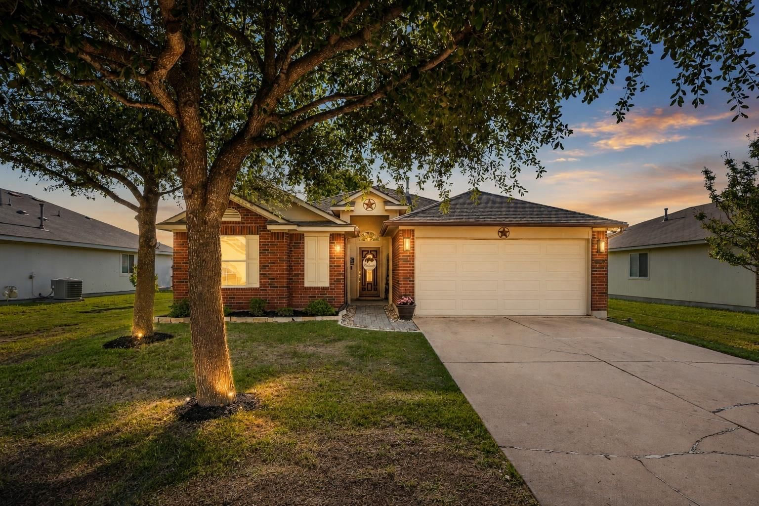 303 McCoy LN, Hutto, TX, 78634
