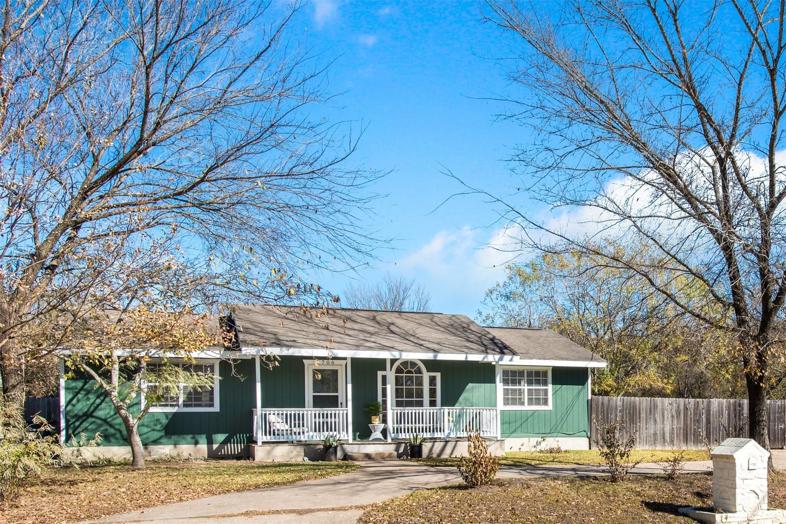 5706 Tura LN - Photo 1