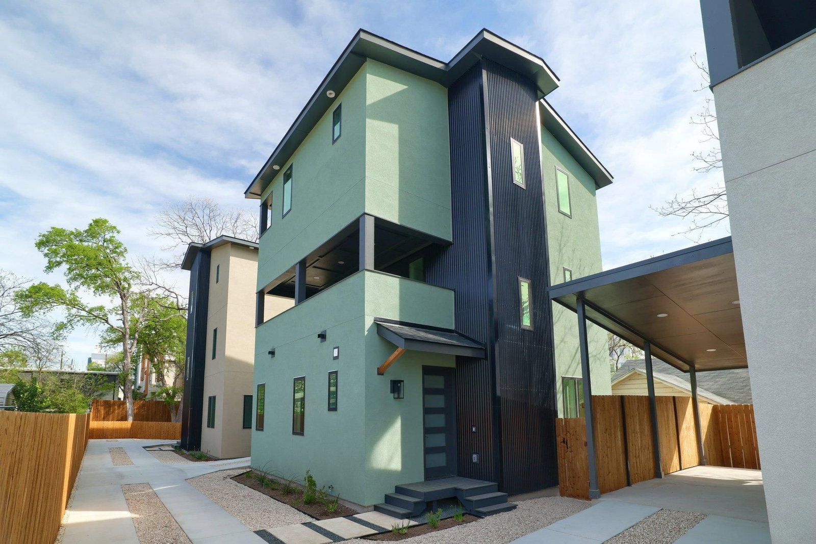 2818 22nd ST #2 - Photo 1