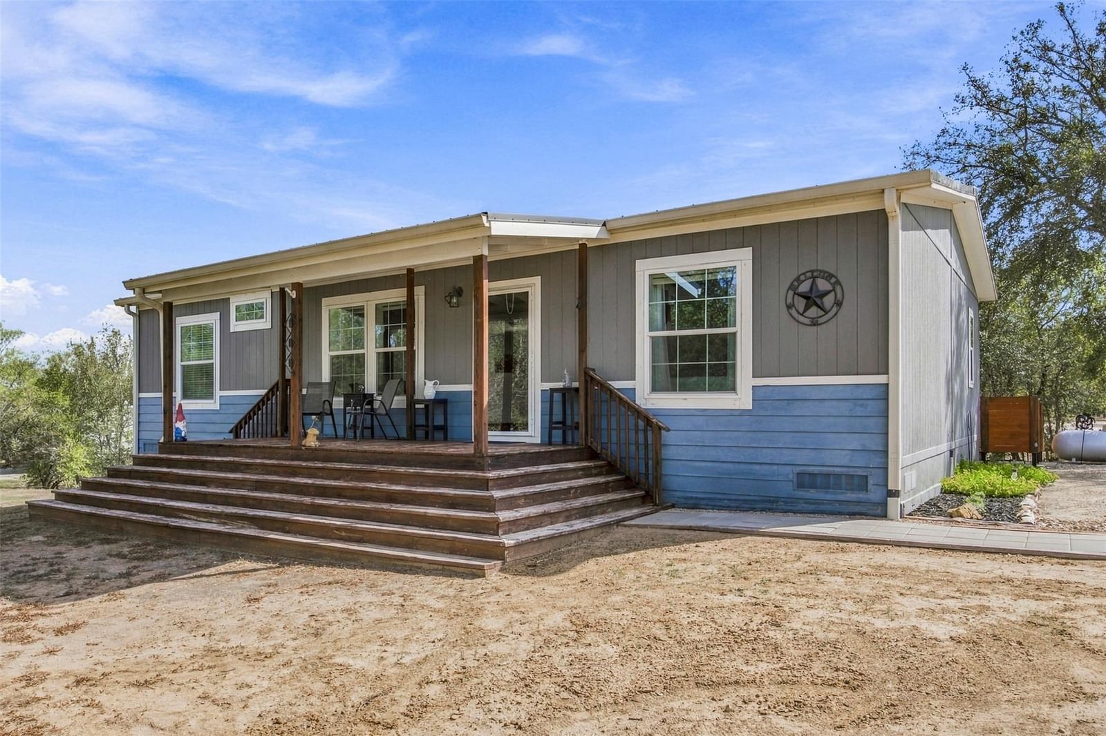 119 Fox LN - Photo 1