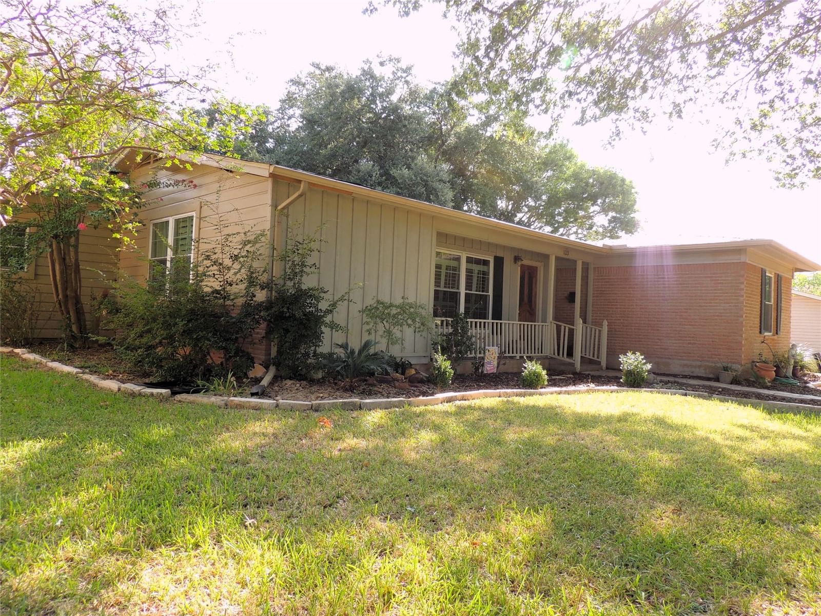 133 Hillcrest DR - Photo 1