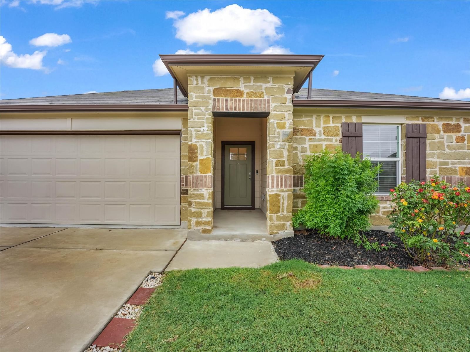 127 Sky Meadows CIR - Photo 1