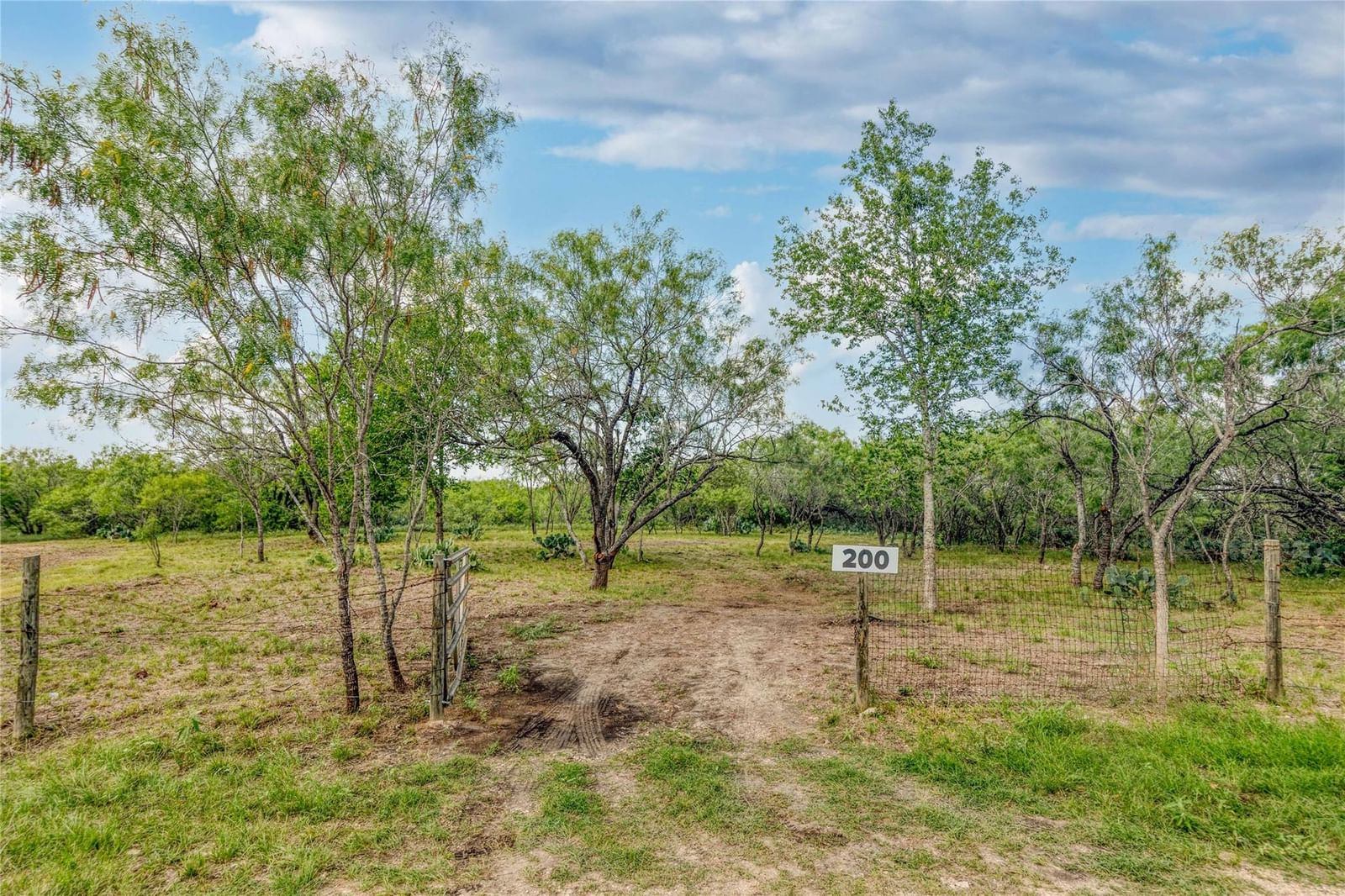 200 Armstrong RD - Photo 1