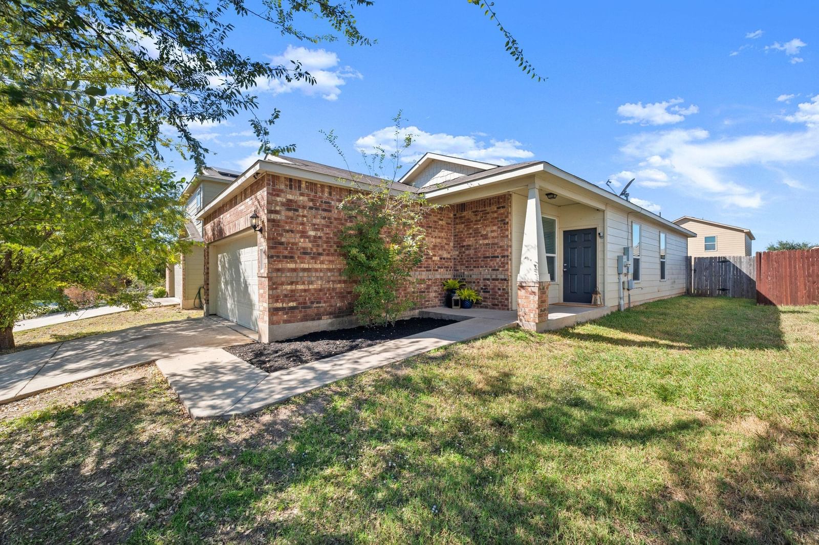 5704 Levenwood LN - Photo 1