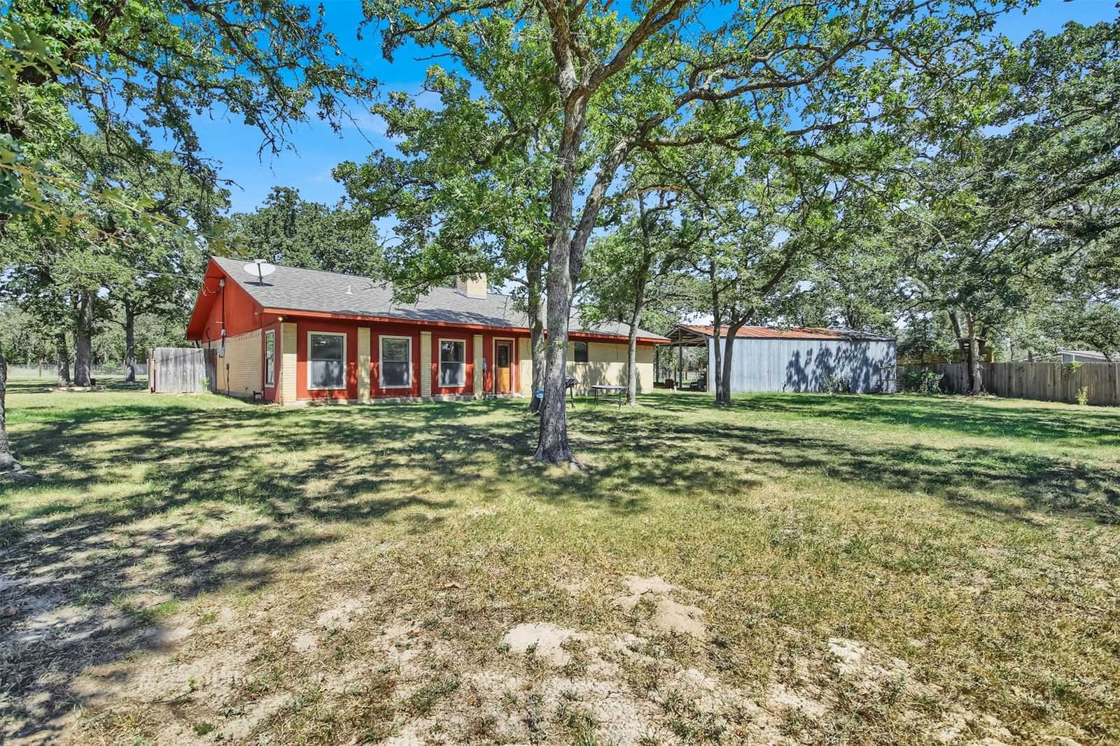 191 Jordan LN - Photo 1