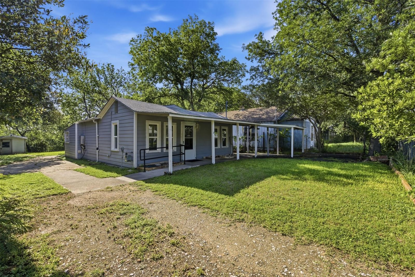 1313 Perez ST - Photo 1