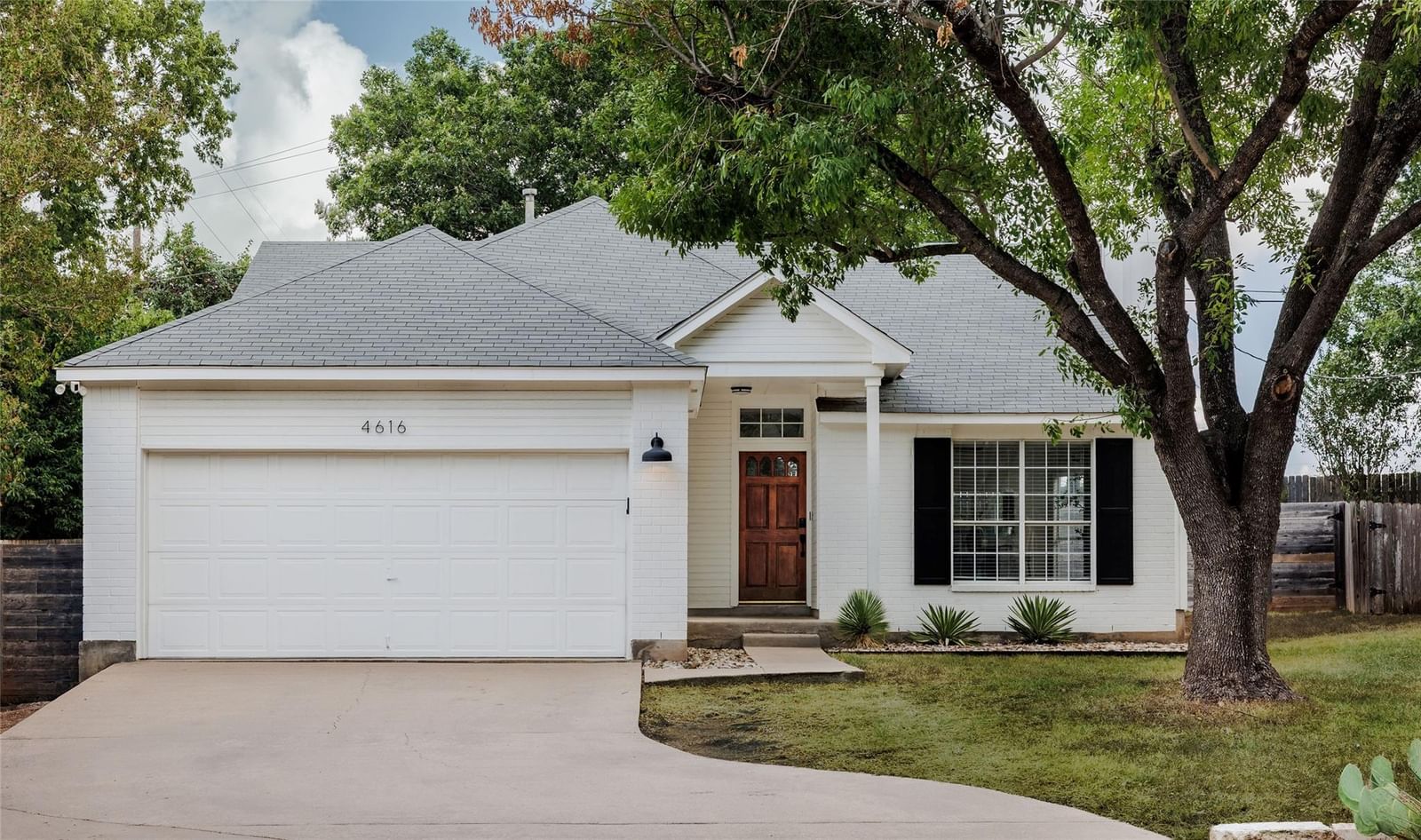 4616 Everest LN - Photo 1