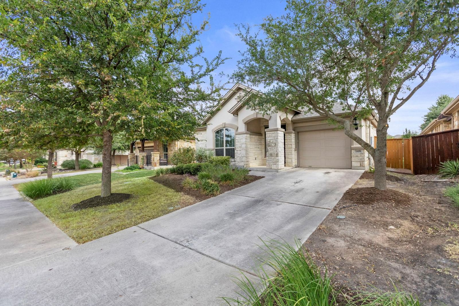 205 Cherokee Rose CIR - Photo 1