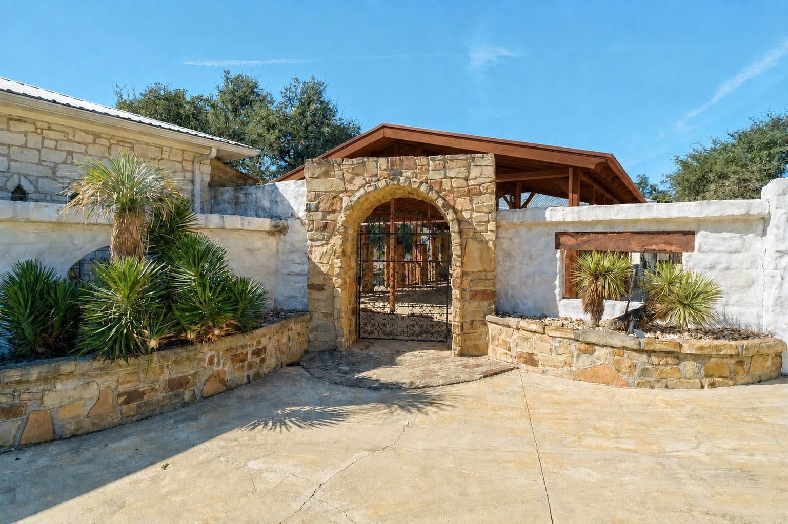 340 Barton Ranch RD - Photo 1
