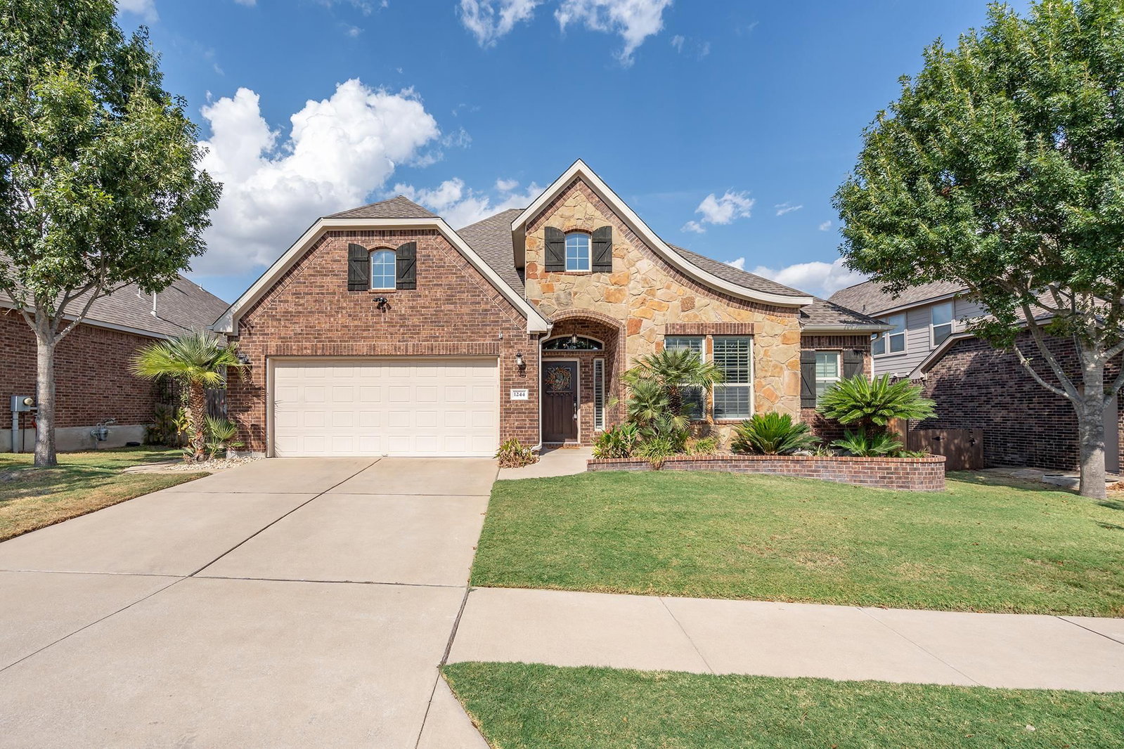 1244 Naranjo DR - Photo 1