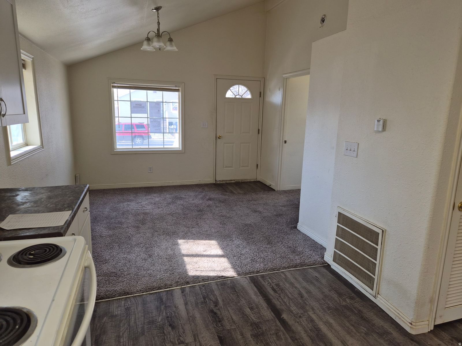 682 RANDOLPH Ave — photo 4