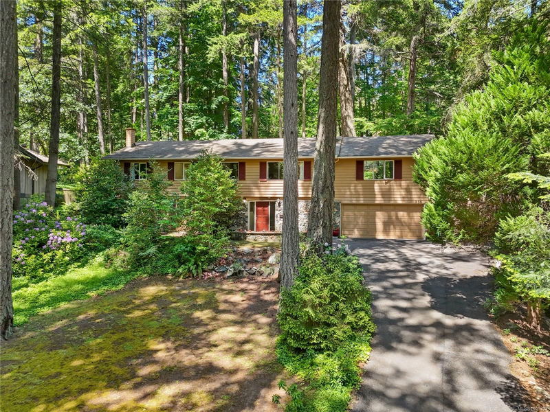 956 Carolwood Dr, Saanich, British Columbia
