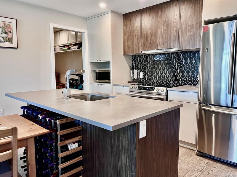 881 Short St #406, Saanich, British Columbia