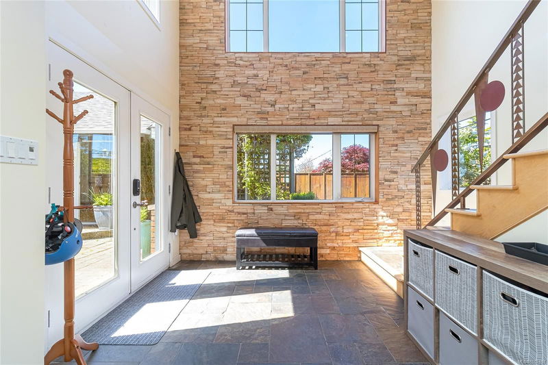 3872 Carey Rd, Saanich, British Columbia