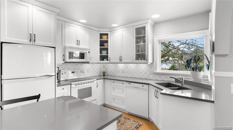 3358 Cook St, Saanich, British Columbia