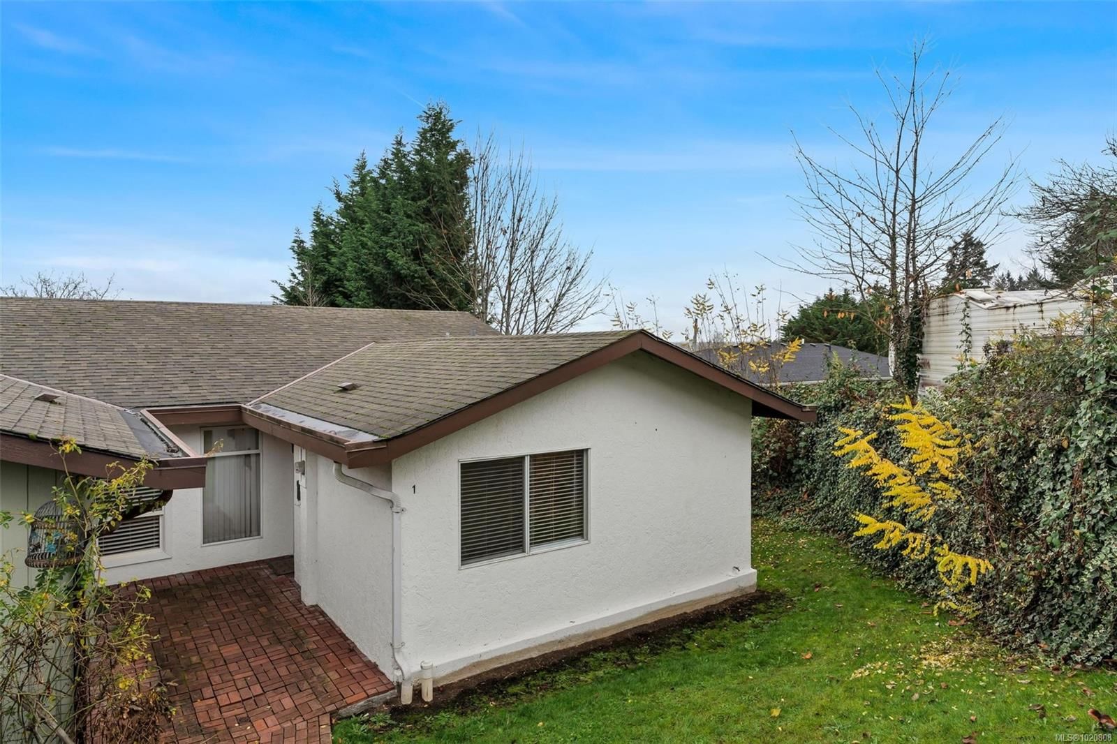 {"zip":"V9L 2E9","area":"North Cowichan, Municipality of","city":"Duncan","state":"BC","country":null,"district":null,"addressKey":"16172alingtonroadduncan","streetName":"Alington","unitNumber":"1","neighborhood":"SHERMAN GROVE","streetNumber":"6172","streetSuffix":"Rd","communityCode":null,"streetDirection":null,"majorIntersection":null,"streetDirectionPrefix":null}