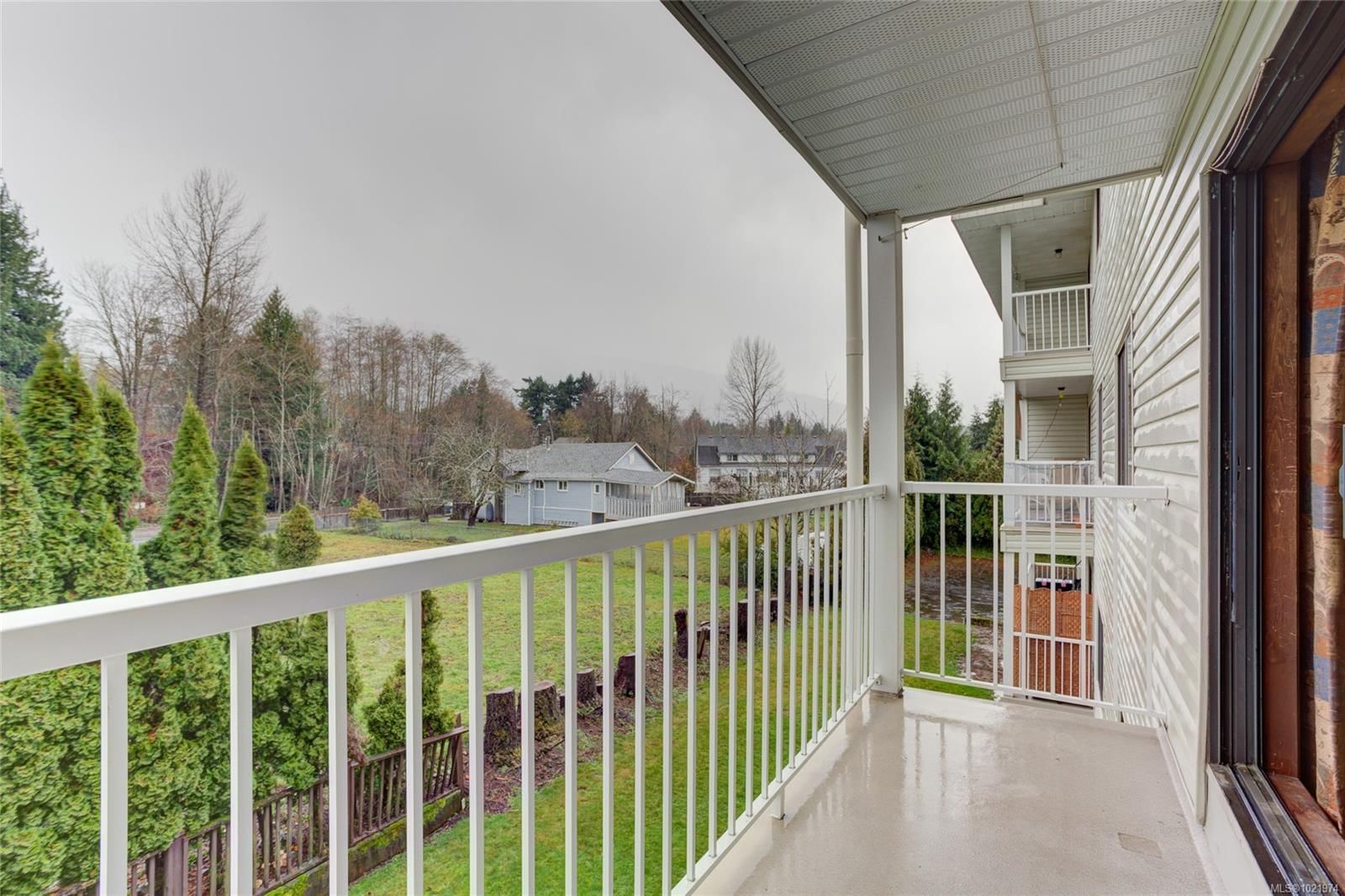 {"zip":"V0R 2G0","area":"Lake Cowichan, Town of","city":"Lake Cowichan","state":"BC","country":null,"district":null,"addressKey":"20618kinggeorgestreetlakecowichan","streetName":"King George","unitNumber":"206","neighborhood":"LAKEVIEW MANOR","streetNumber":"18","streetSuffix":"St","communityCode":null,"streetDirection":null,"majorIntersection":null,"streetDirectionPrefix":null}